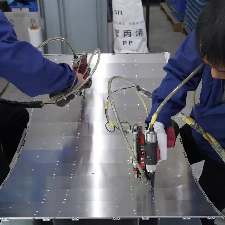 Tấm màn hình LCD kim loại